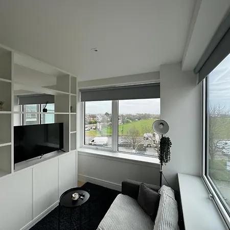 London Luxxe Suites & Apartments - London Heathrow Airport, Terminal 1 2 3 4 5 Hillingdon Esterno foto