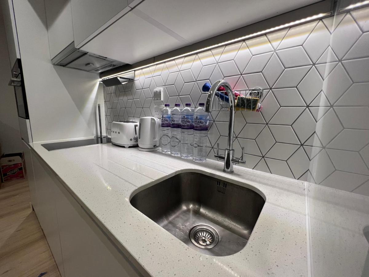 London Luxxe & - London Heathrow Airport, Terminal 1 2 3 4 5 Apartment