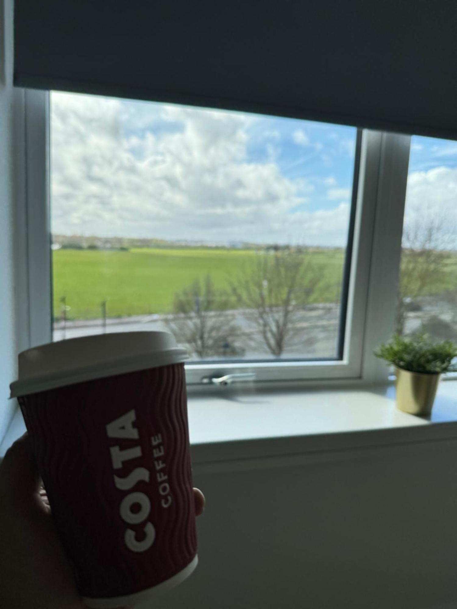 London Luxxe & - London Heathrow Airport, Terminal 1 2 3 4 5 Hillingdon